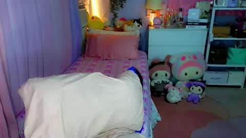 Snapshot of callme_mia chatting on 02/19/26, 05:14 Mia online show from 02/19/26, 05:14