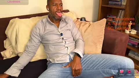 My name is Robert  Dont be shysay hi I love to chat. For requests or dirty talk please use tips  online show from 03/15/26, 04:29