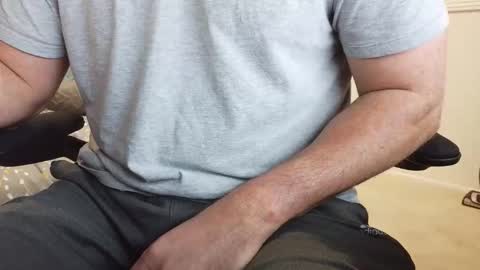 Snapshot of callmeroger33 chatting on 02/18/26, 04:36 callmeroger33 online show from 02/18/26, 04:36