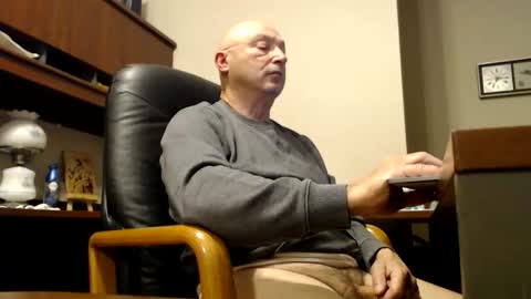 Calthegoose online show from 10/27/25, 09:52