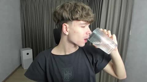 Hey I am Calvin  online show from 11/29/25, 02:20