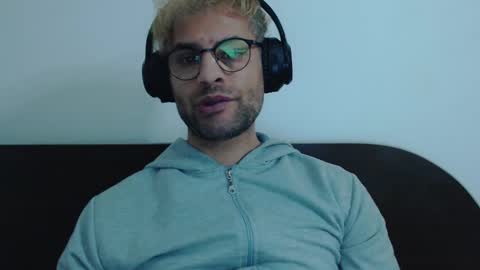 Snapshot of calvinjohnlad chatting on 02/19/25, 09:36 Calvinjohnlad online show from 02/19/25, 09:36