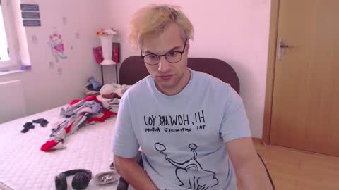 Snapshot of calvinjohnlad chatting on 03/07/25, 10:02 Calvinjohnlad online show from 03/07/25, 10:02