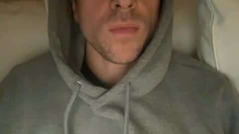 Snapshot of calvinzz chatting on 12/16/25, 08:47 calvinzz online show from 12/16/25, 08:47