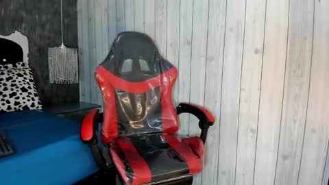           online show from 10/24/25, 04:42