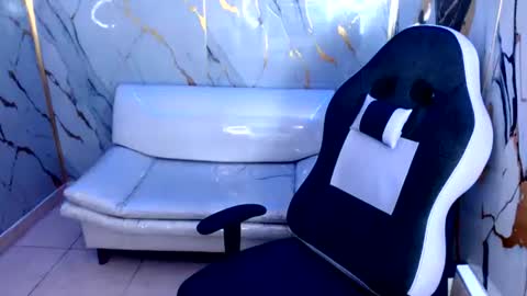 Snapshot of cam_xman chatting on 07/11/26, 02:53 cam_xman online show from 07/11/26, 02:53