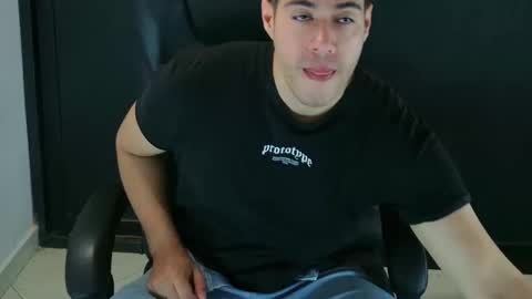 camara110 online show from 01/29/25, 03:33