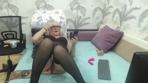 CamDiva1 online show from 12/14/24, 04:01