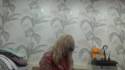 CamDiva1 online show from 12/18/24, 11:56