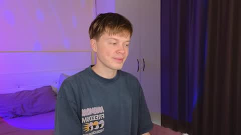 Snapshot of cameron_crowly chatting on 11/18/25, 08:08 Cameron online show from 11/18/25, 08:08