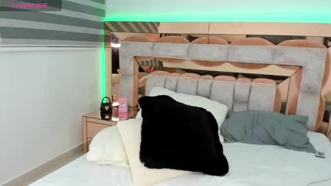 camii  online show from 12/04/24, 04:32