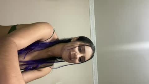 Snapshot of cami_monroe_m chatting on 08/10/26, 01:42 cami online show from 08/10/26, 01:42