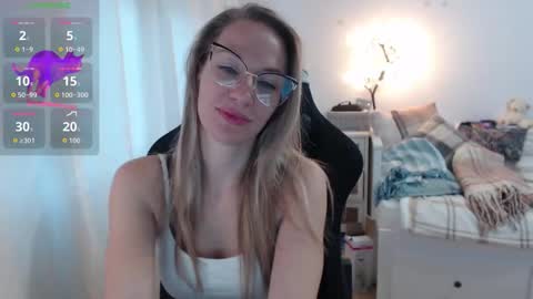 camie_peach online show from 10/24/25, 03:19