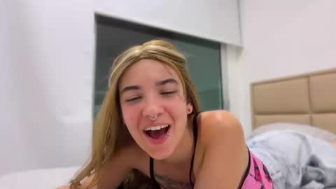Snapshot of camii19y chatting on 09/18/25, 02:57 camii19y online show from 09/18/25, 02:57