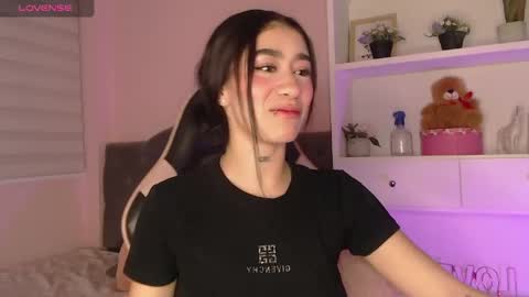 Snapshot of camiilaatorres chatting on 05/21/26, 11:23 camila online show from 05/21/26, 11:23