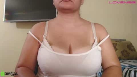 Snapshot of camiilahotxxx chatting on 09/09/25, 02:49 Camila online show from 09/09/25, 02:49