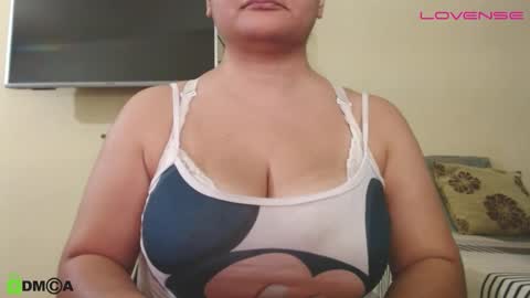 Snapshot of camiilahotxxx chatting on 10/09/25, 04:38 Camila online show from 10/09/25, 04:38