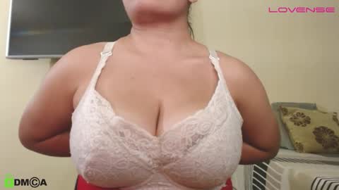 Snapshot of camiilahotxxx chatting on 10/10/25, 04:50 Camila online show from 10/10/25, 04:50