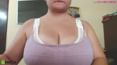 Snapshot of camiilahotxxx chatting on 07/06/26, 12:40 Camila online show from 07/06/26, 12:40