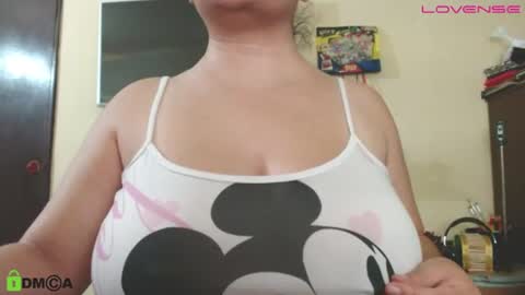 Snapshot of camiilahotxxx chatting on 07/17/26, 12:17 Camila online show from 07/17/26, 12:17