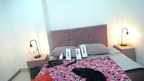 Snapshot of camiilareyes chatting on 02/20/25, 06:13 CamiilaReyes online show from 02/20/25, 06:13