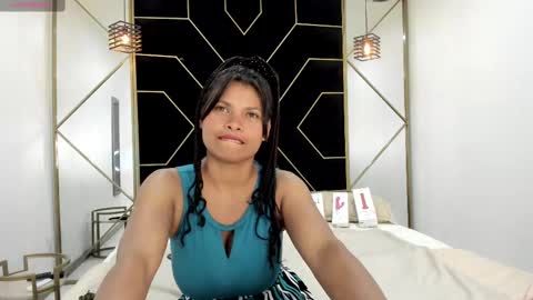 Snapshot of camiilareyes chatting on 02/24/25, 05:31 CamiilaReyes online show from 02/24/25, 05:31