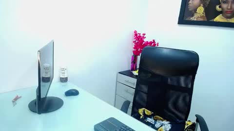 Snapshot of camiilareyes chatting on 10/10/25, 09:47 CamiilaReyes online show from 10/10/25, 09:47