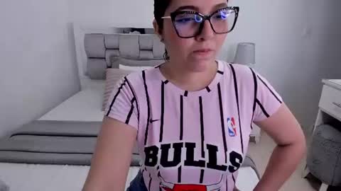 Snapshot of camila_buitrago chatting on 06/24/26, 11:37 Camila buitrago online show from 06/24/26, 11:37