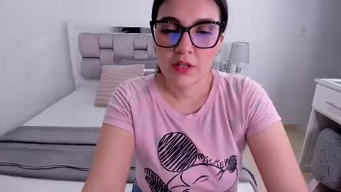 Snapshot of camila_buitrago chatting on 06/27/26, 01:43 Camila buitrago online show from 06/27/26, 01:43