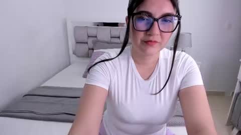 Snapshot of camila_buitrago chatting on 06/30/26, 01:28 Camila buitrago online show from 06/30/26, 01:28