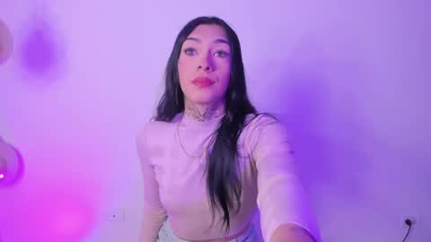 Snapshot of camila_coxx chatting on 06/01/26, 12:01 s online show from 06/01/26, 12:01