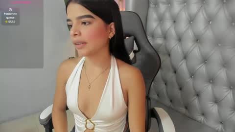 Snapshot of camila_l02 chatting on 05/04/26, 07:43 Camila online show from 05/04/26, 07:43
