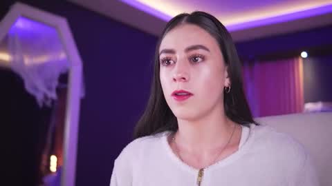 camila_martinez9 online show from 11/05/25, 11:32