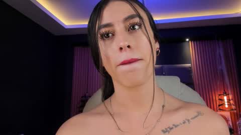 camila_martinez9 online show from 11/10/25, 11:42