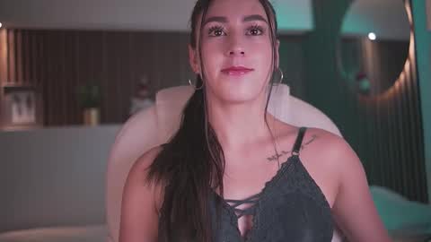 camila_martinez9 online show from 01/14/26, 11:27