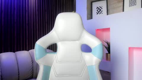 camila_martinez9 online show from 04/20/26, 11:35