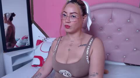 Camila online show from 02/25/25, 10:58