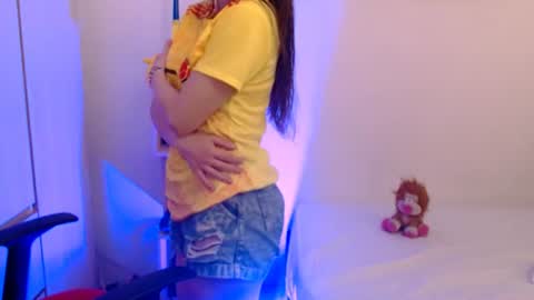 Snapshot of camila_ventura chatting on 06/18/26, 01:59 Camila ventura online show from 06/18/26, 01:59
