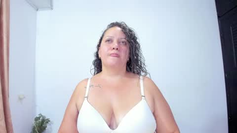 Snapshot of camilaa_foxxx chatting on 05/31/26, 11:39 camilaa foxxx online show from 05/31/26, 11:39