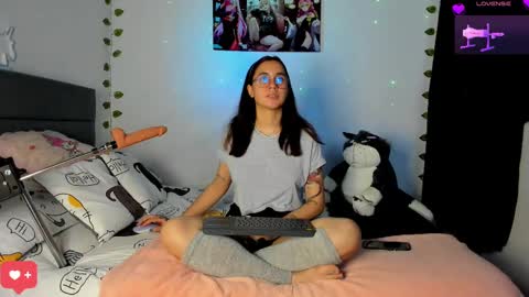 Snapshot of camilaalee chatting on 03/04/25, 01:12 CAMILAA LEE online show from 03/04/25, 01:12