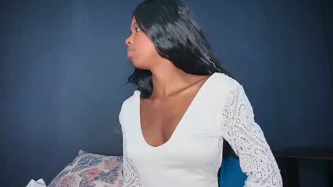 Snapshot of camilaasaenz_ chatting on 09/22/25, 07:16 C A M I L A online show from 09/22/25, 07:16