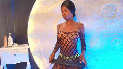 Snapshot of camilaasaenz_ chatting on 10/10/25, 12:26 C A M I L A online show from 10/10/25, 12:26