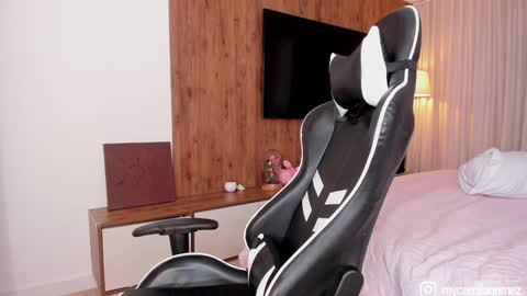 Camila online show from 10/06/25, 08:06