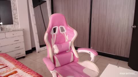 X IGcamiryan01 online show from 11/21/25, 09:13