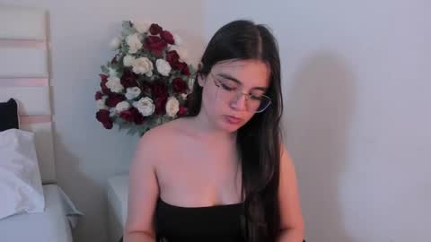 Snapshot of camilasofiia chatting on 01/28/25, 02:43 Camila online show from 01/28/25, 02:43