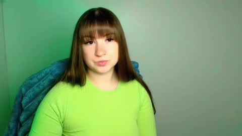 Snapshot of camilla_body chatting on 04/17/26, 06:05 Camilla online show from 04/17/26, 06:05