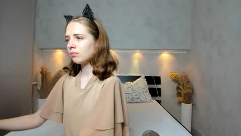 Camilla online show from 09/12/25, 12:11