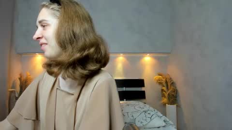 Camilla online show from 09/22/25, 12:12