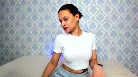 camilla_williamsss online show from 10/08/25, 10:07