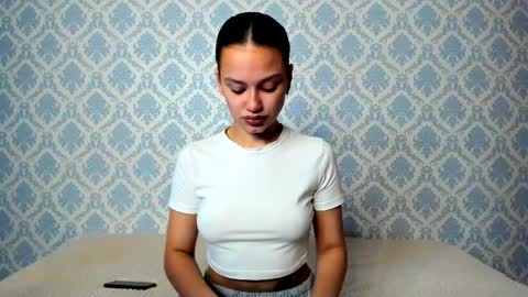 camilla_williamsss online show from 10/11/25, 12:47